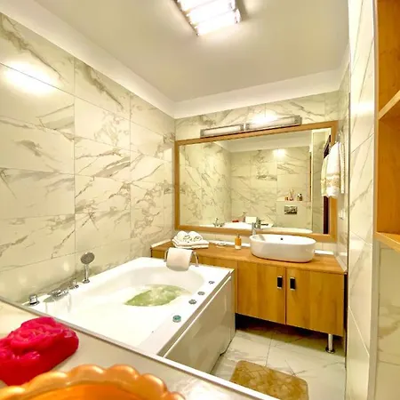 Cheap & Luxury -jacuzzi & Massage Chair *