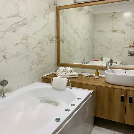 Cheap & Luxury -jacuzzi & Massage Chair Апартаменты